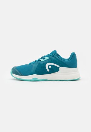 Türkise Sportschuhe mit atmungsaktivem Mesh-Obermaterial, weißen Akzenten, strukturierten Sohlen, gepolstertem Schaft und kontrastierenden türkisfarbenen Details an der Zehenpartie.