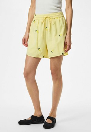 Pieces SHORTS PCSELENA - Pantalon de survêtement - pale banana