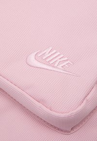 Nike Sportswear HERITAGE UNISEX - Mochila - pink glaze