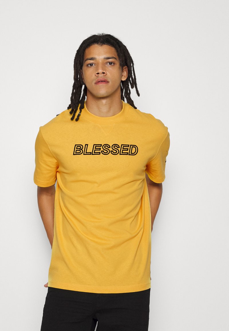 Puma NJR TEE - Triko s potiskem - mimosa
