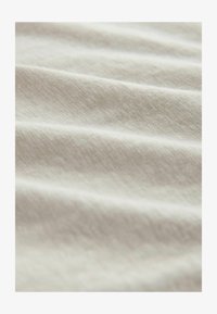 Non sélectionné, cream