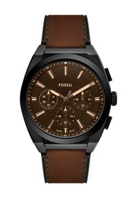 Chronograaf horloge met een donkerbruine gestructureerde wijzerplaat, zwart roestvrijstalen kast en een bruine leren band. Voorzien van luminescerende uurmarkeringen.
