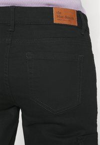 ONLY Petite Cargobyxor - black