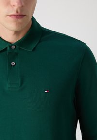 Tommy Hilfiger 1985 REGULAR LS - Topper langermet - ornamental green