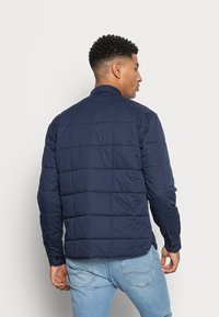 Denham LINCOLN QUILTED - Casaco leve - navy