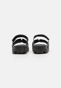 Simmi London ADELLE - Šľapky - black