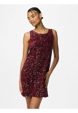 Vestido corto sin mangas en burdeos, cubierto de lentejuelas para un efecto brillante. Textura suave con un corte holgado, diseño hasta la rodilla.