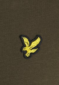Lyle & Scott PLUS PLAIN - T-shirts basic - olive