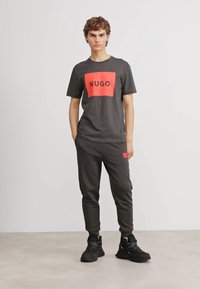 HUGO DULIVE - T-shirts med print - dark grey