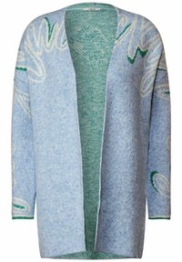 Helles blauer Cardigan mit offenem Front, der grüne und weiße abstrakte Muster aufweist. Hergestellt aus einem weichen, strukturierten Stoff. Lange Ärmel.