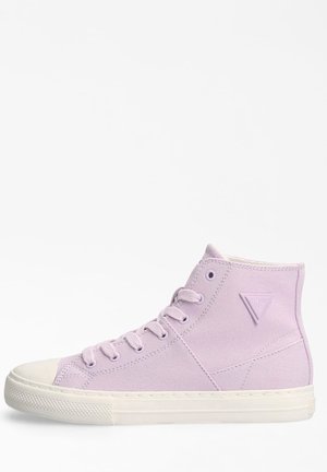 Lila hoge canvas sneaker met witte rubberen zool en neuskap, voorzien van een driehoekige logopatch aan de zijkant.