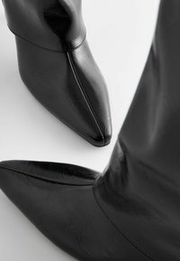 Next FOREVER COMFORT CUFFED - REGULAR FIT - Ilgaauliai batai virš kelių - black