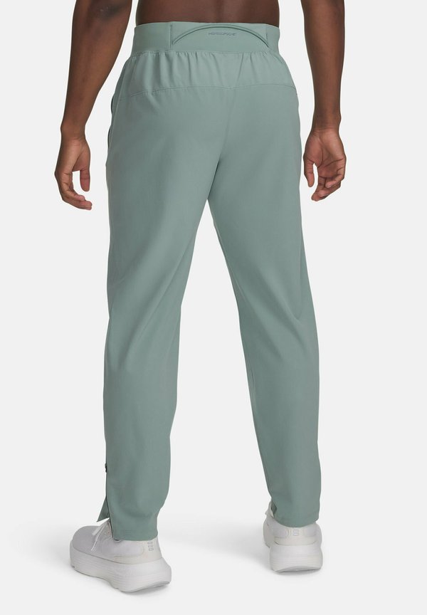 OUTRUN THE STORM - Tracksuit bottoms2