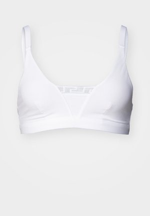 Hvit bralette laget av glatt stoff, med en V-formet utringning, justerbare stropper, og en logo aksent på den indre stroppen.