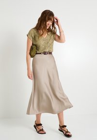 COL V - Blusa - kaki