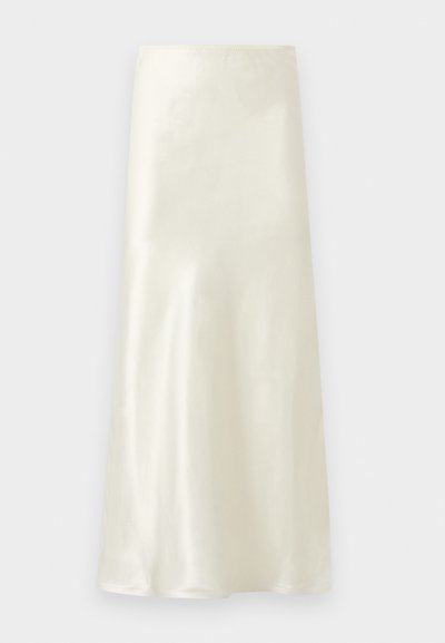 Jupe midi en satin écru taille haute, avec une texture lisse et une coupe droite, présentée sur un fond clair uni.