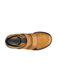 Scarpe in pelle e suede marrone con due fasce in velcro, punta arrotondata e suola in gomma nera. L'interno è foderato in morbido tessuto.