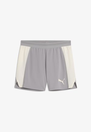 Pantaloncini sportivi grigi con pannelli laterali bianchi e fascia elastica in vita, con logo Puma sulla gamba sinistra.