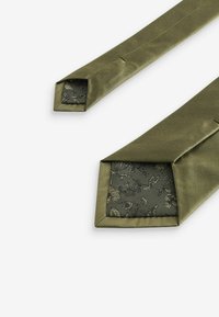 Next WIDE SET - Lommetørklæde - moss green