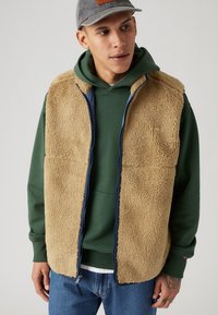 Levi's® SUMMIT SHERPA - Liemenė - harvest gold