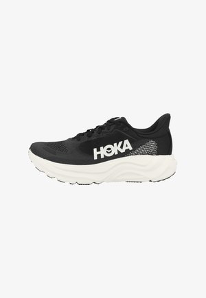 HOKA, ARAHI 9 - Обувки за бягане по асфалт - black-white (bwht)
