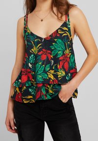 Even&Odd Petite Top - red