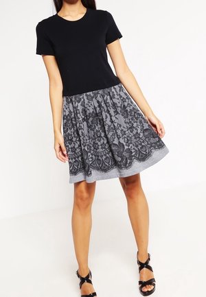 Sukienka z dżerseju