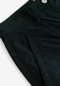 Non selezionato, black