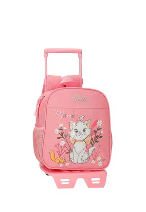 Mochila rosa con ruedas con el personaje Marie de Disney's Los Aristogatos, flores y una ardilla en el bolsillo delantero, y bolsillos laterales de malla.
