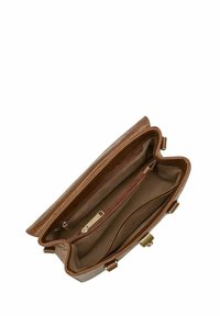 Sac à main en cuir brun avec un extérieur texturé et des ferrures dorées. L'intérieur comporte deux compartiments et une poche zippée. Doublure intérieure lisse.