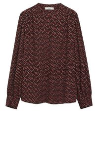 Chemise noire à manches longues avec un motif de cœurs rouges, fermeture boutonnée sur le devant et poignets froncés. Fabriquée en tissu léger et texturé.