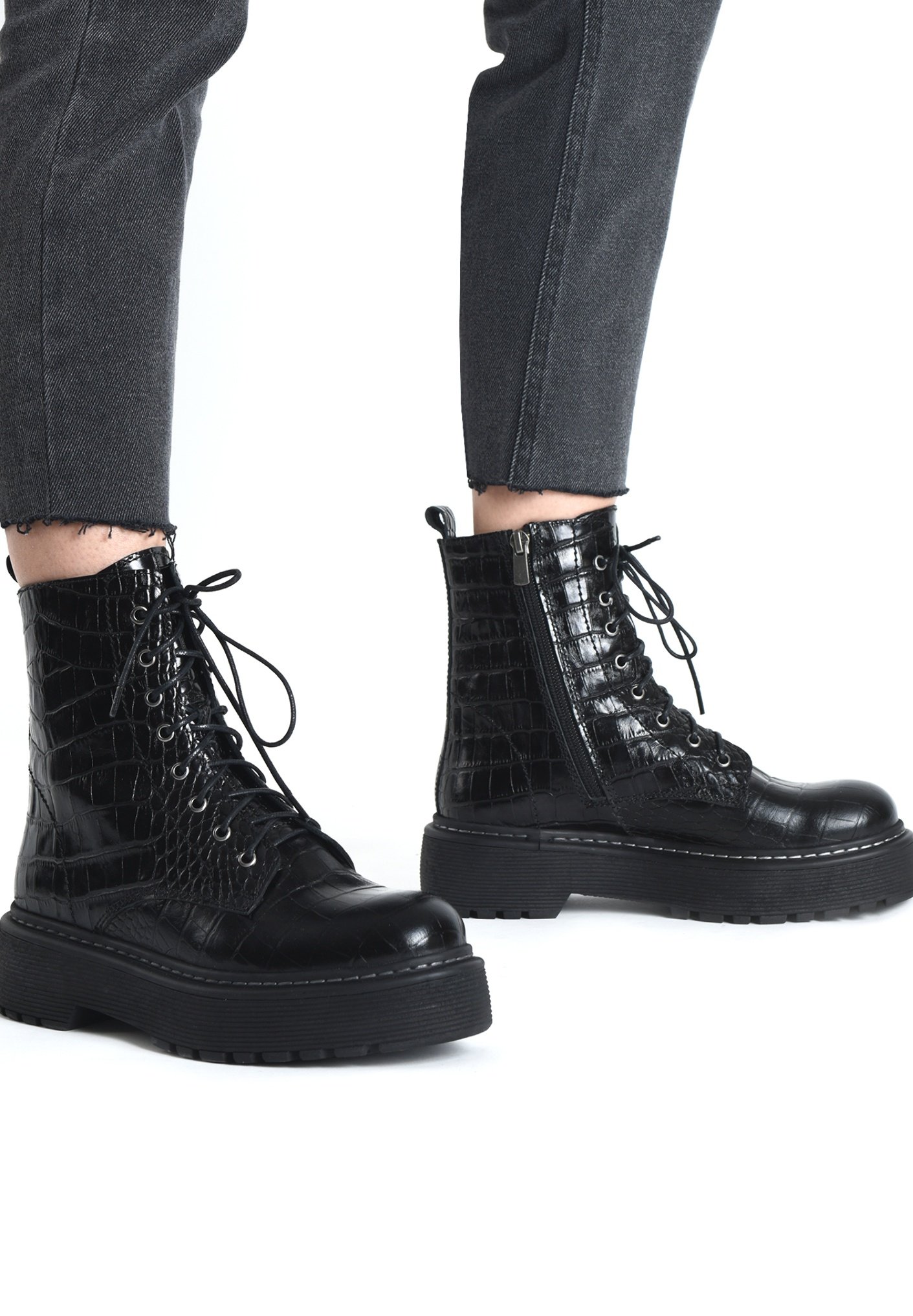 Inuovo Enkellaarsjes met plateauzool - black croco obl/Zwart - Zalando.nl