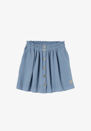 Blauer Baumwollrock mit elastischem Bund, vorderen Holzknöpfen und kleinem, besticktem Herz nahe dem Saum auf weißem Hintergrund.