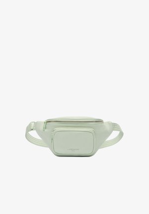 Riñonera de cuero verde claro con un compartimento principal con cremallera y un pequeño bolsillo frontal. Correa texturizada y logo de la marca en la parte frontal.