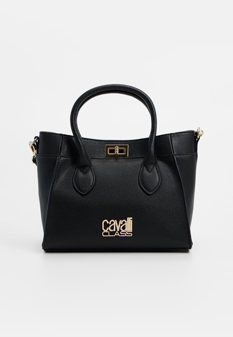 Bolso de cuero negro con diseño estructurado, asas redondeadas, herrajes dorados y un logo en letras doradas en la parte frontal.