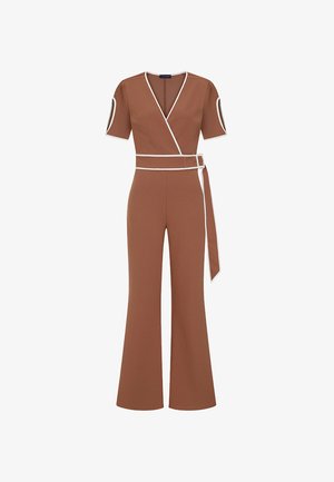 Brązowy kombinezon z krótkimi rękawami, fasonem na zakładkę, białymi wykończeniami i dopasowanym paskiem. Rozszerzane nogawki i gładka struktura tkaniny.