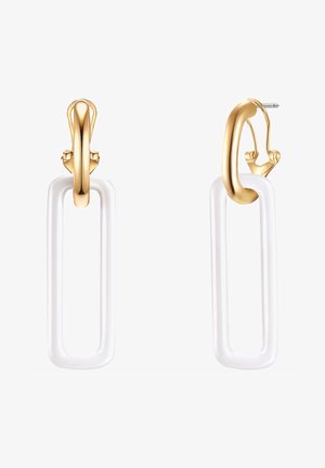 Gouden creolen met een witte rechthoekige hanger. Het ontwerp heeft een gladde oppervlakte en een gepolijste afwerking, die de contrasterende kleuren accentueert.