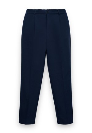 Pantaloni su misura blu navy con passanti per cintura, chiusura frontale con bottone e cerniera, tasche laterali e gambe strette e affusolate.
