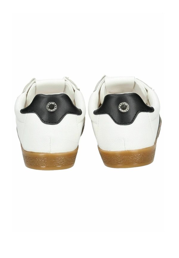 ESCAPADE - Trainers3