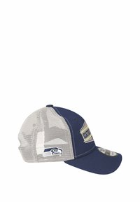 Navy-Cap mit Netzrücken, mit einem Seattle-Logo an der Seite und einem gestickten Etikett auf der Vorderseite. Gebogener Schirm mit strukturiertem Finish.