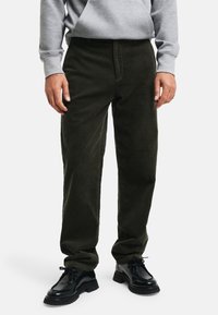 GANT REGULAR - Stoffhose - dark sage