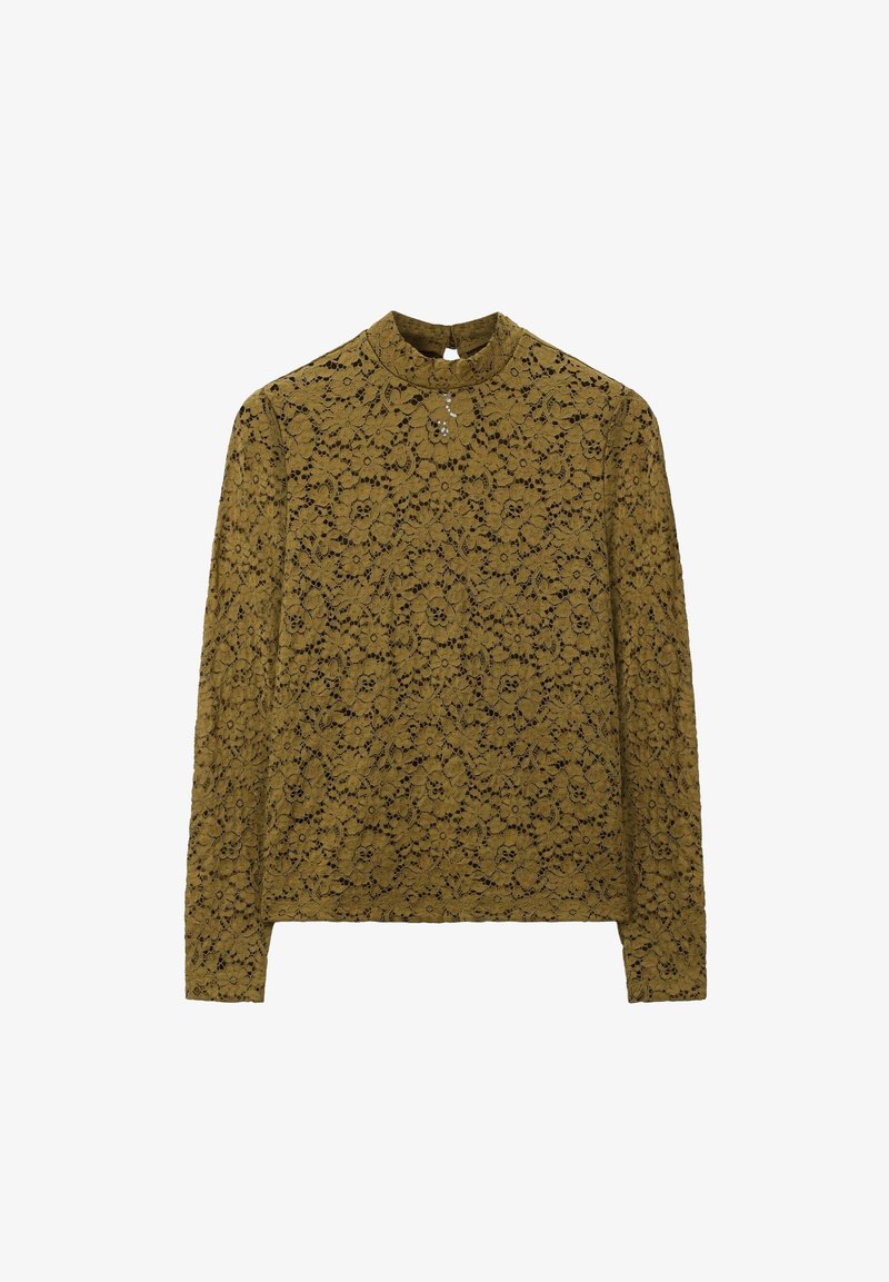 Haut en dentelle vert olive à manches longues avec un motif floral, col montant et fermeture à boutons au dos.