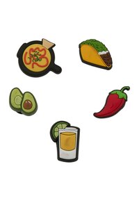 Zestaw pięciu gumowych magnesów o tematyce żywności: patelnia z żó�łtym nadzieniem, taco, połówki awokado, koktajl z limonką i czerwona papryczka chili.