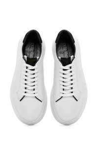 Derimod Baskets basses - white