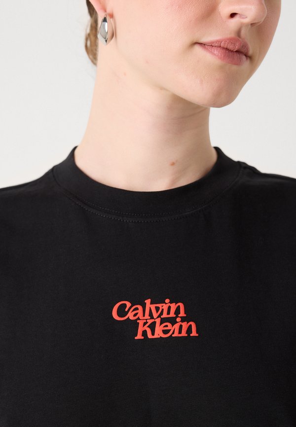 FLOCKED LOGO TEE - Print T-shirt2