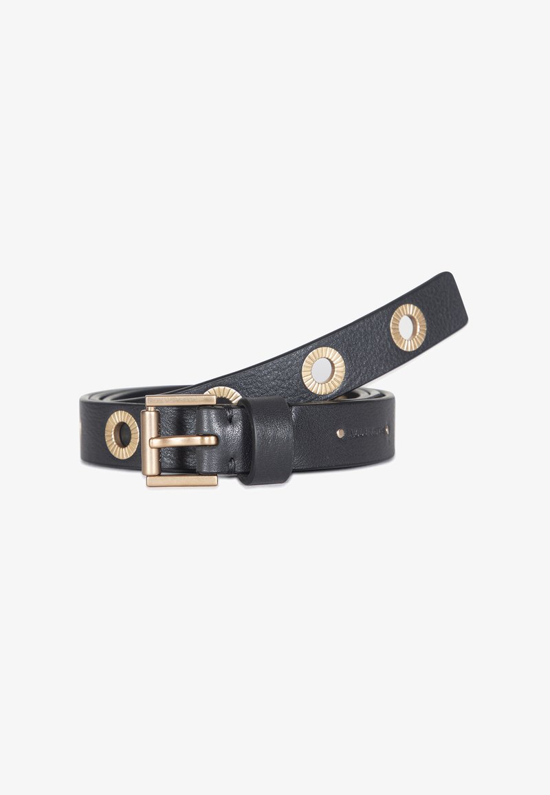 Ceinture en cuir noir avec une boucle en métal doré et des accents circulaires le long de la sangle. Surface texturée avec une finition lisse.