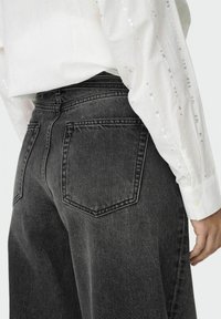 ONLY MIT WEITEM BEIN ONLGIANNA MITTLERE TAILLE BALLON SCHNITT - Straight leg -farkut - washed black