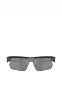 Occhiali da sole neri con una montatura stretta e rettangolare. Le lenti sono grigie e leggermente oscurate. Presentano un design minimalista con accenti in metallo.