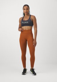 Puma 4KEEPS EVERSCULPT  - Športni modrček s srednjo podporo - flat dark gray/fizzy apple
