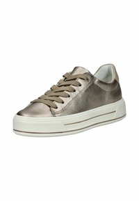 Zapatilla de cuero dorado metálico con puntera redonda, suela blanca gruesa y cierre de cordones beige. Parte superior texturizada con un brillo sutil.